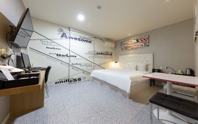2U Motel