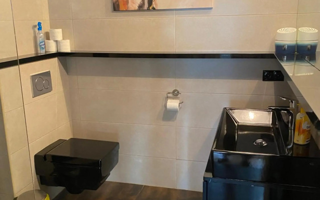 Modern 2 Bedrooms Penthouse in Gozsdu Court (DB16A)