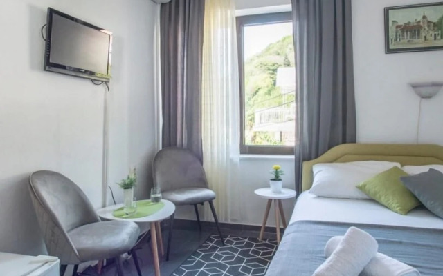 Great Studio Flat With View Near Beach in Tivat