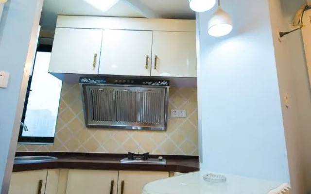 Love apartment (wuhan jianghan road subway station store)