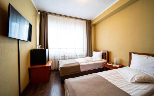 Areo Hotel & Restaurant