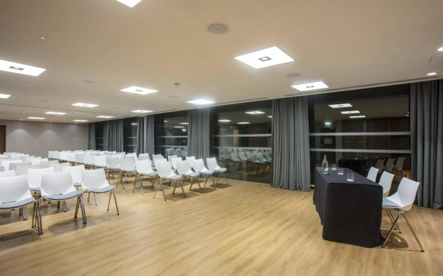 Courtyard by Marriott Edinburgh West