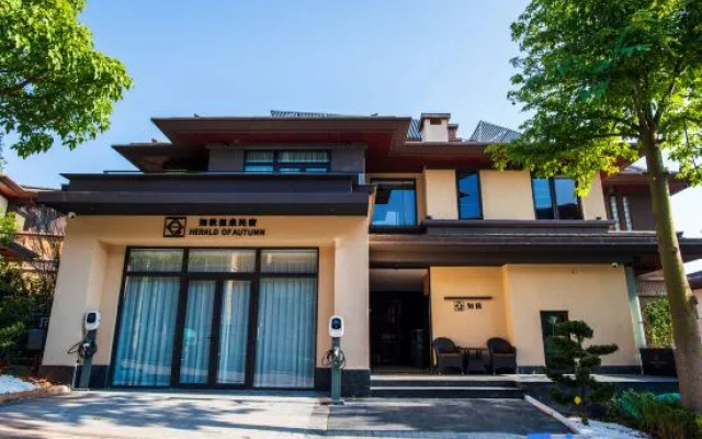 Herald Of Autumn Homestay — 4-star hotel in Mile