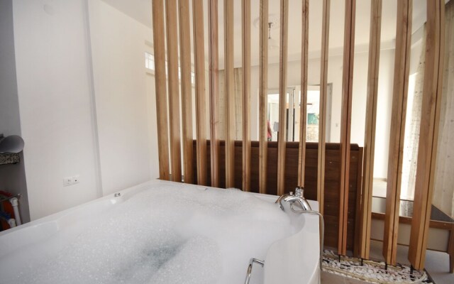 Villa Nail by Helaltatilvillari