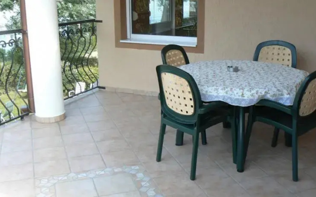 Lomb Apartman