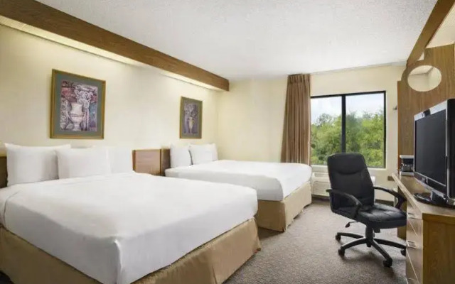 Econo Lodge At Carowinds