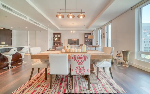 Sleek and Convenient 1BR Apt in Difc