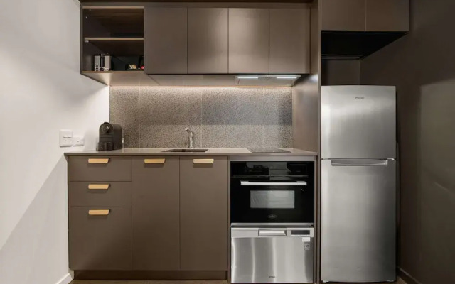 Spotless Braddon Studio With Accessible Bathroom