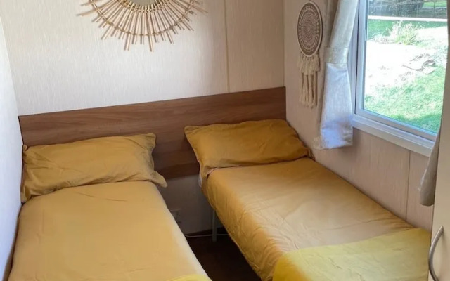 Challaborough bay Caravan, Sleeps 8, pet Friendly