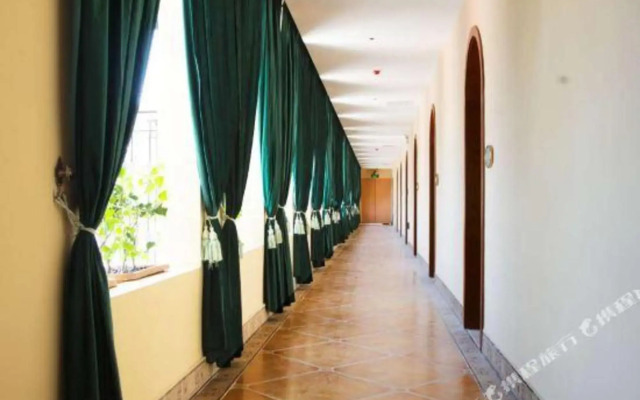Royal Hotel