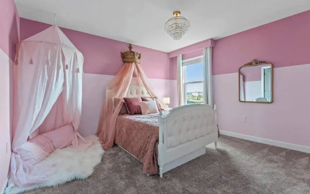 Themed 7bedroom and Pool 18 Guests