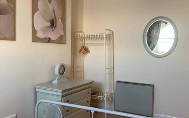 Admirals Harbour View 2-bed Apartment in Harwich
