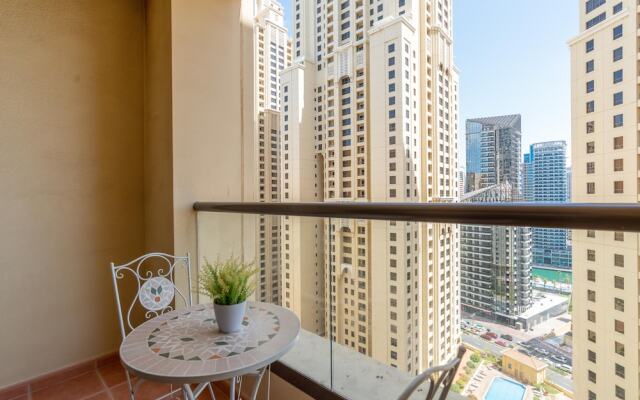 Whitesage - Magnificent Waterfront Apt, Steps From the Beach