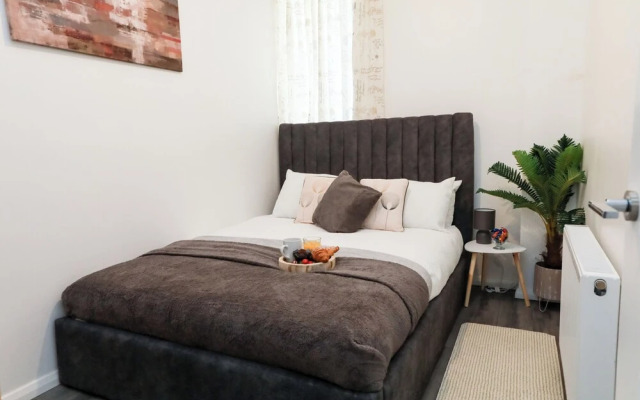 Victoria Road Apartment in Stoke