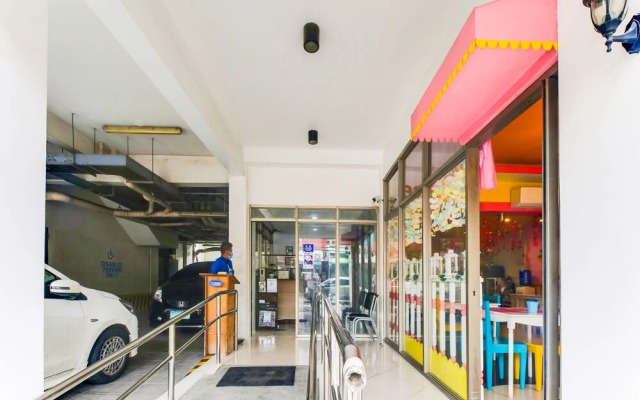 OYO 893 Dian Suites Makati