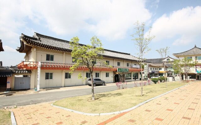 Park Youth Hostel & Guesthouse