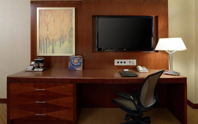 Отель DoubleTree by Hilton Washington Dulles Airport