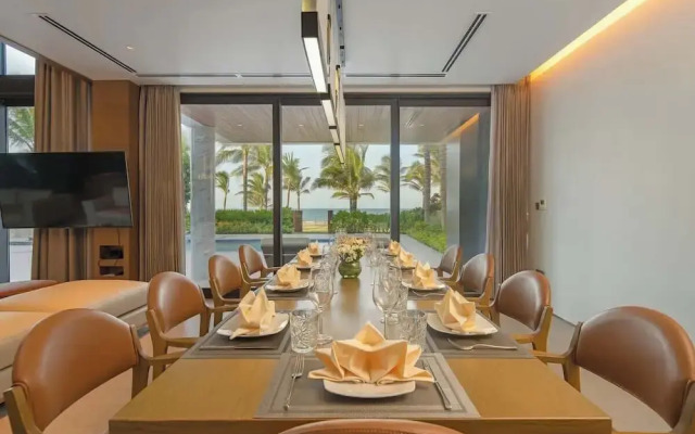 Beachfront Luxury Villa: Your Private Paradise