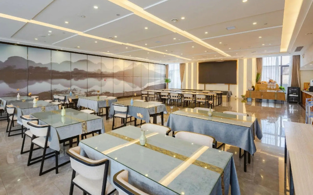 Wing Hotel Guilin - Central Square