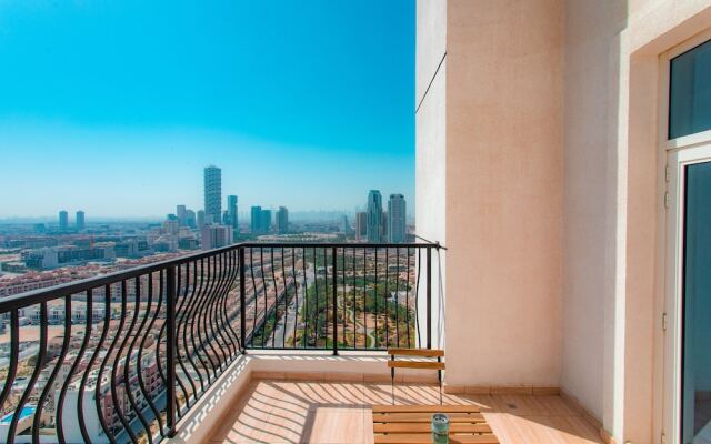 Lofty apt with panoramic view terrace