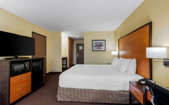 Best Western Plus Cascade Inn & Suites