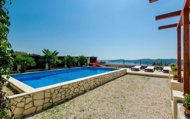 Nice Home in Orasac With Wifi and 6 Bedrooms