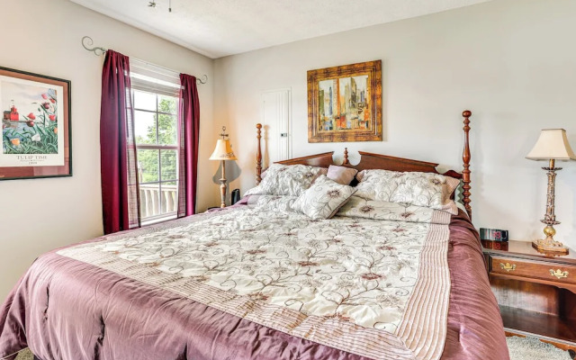 Tennessee River Retreat: Multi-level Deck & Views