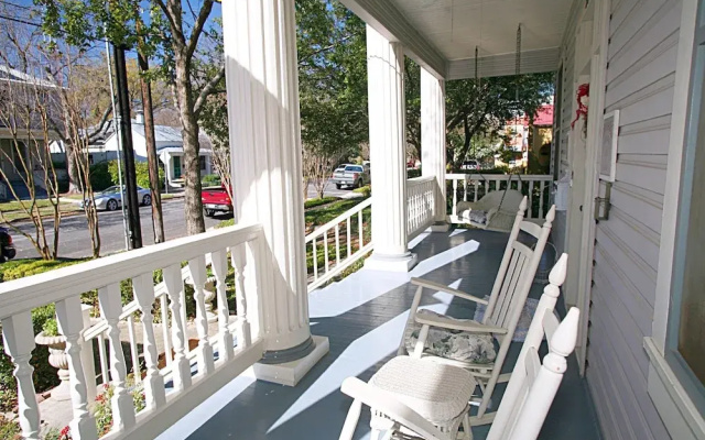 Brackenridge House Bed & Breakfast