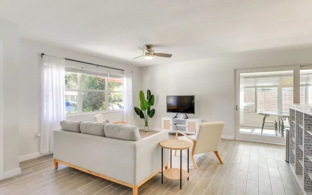 Boho-chic Sarasota Hideaway: Yard & Fire Pit!