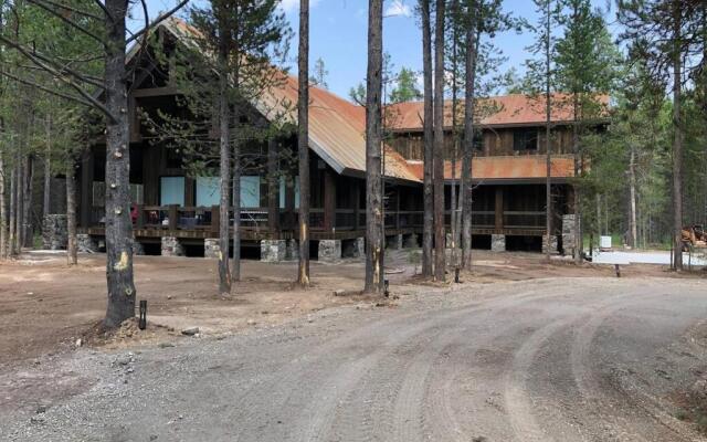 Yellowstone Crossing Lodge