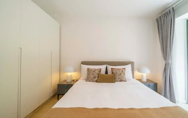 Tyms Stylish 3BR 2BA Apt Xujiahui Shops