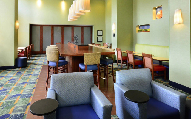 Hampton Inn & Suites Durham/North I-85