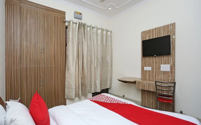 Star Guest House by OYO Rooms