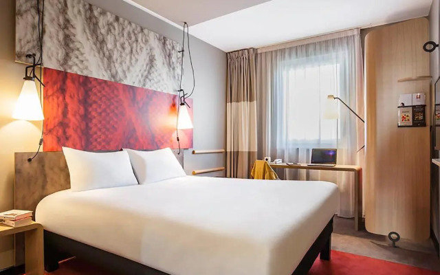 ibis Sens Hotel
