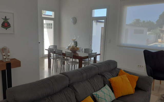 Casa rural con piscina Viña de Millan