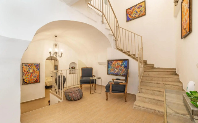 Private House 5 BDR In Mamilla up to 12 People !