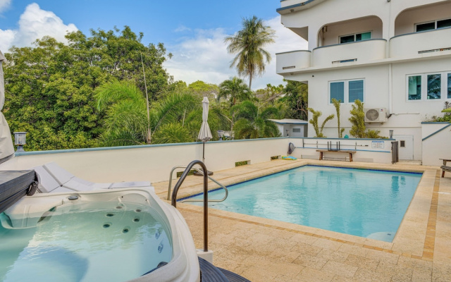 Hillside Vieques Casita w/ Pool & Hot Tub Access!