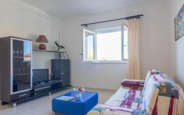 Marinka - With Backyard - A1