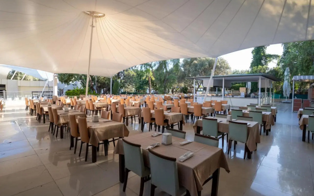 Latanya Park Resort