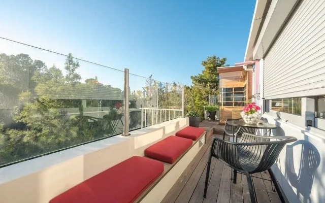 Sea View Apartment with Hot Tub & Sauna