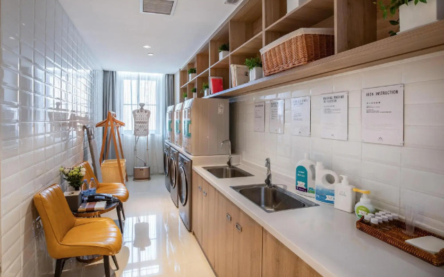 Atour Hotel (Wuhan East Railway Station Optics Valley High Tech)