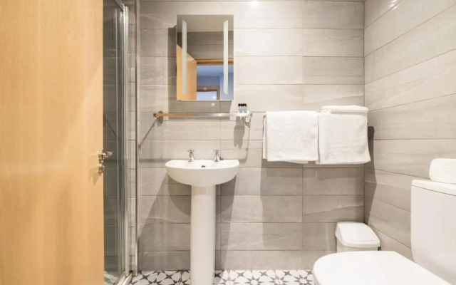 Ewings Bar & Self-Catering Accommodation