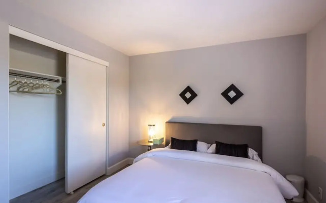 Ultra Modern Old Town Scottsdale 3 Bedroom!