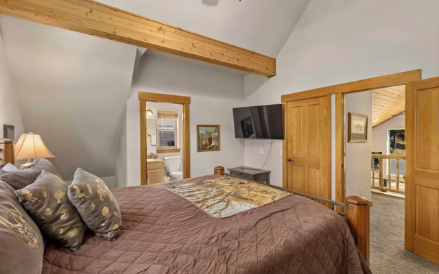 Dog-friendly Ronald Vacation Rental Cabin!