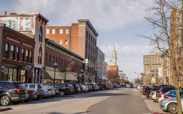FRONTDESK 1010 Central Apts Downtown Indy