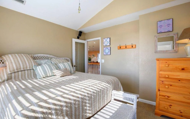 Stone's Throw - 5 Br Home