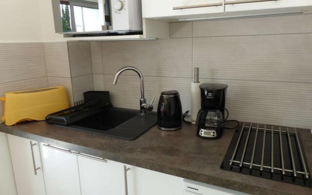 Appartement Le Lavandou, 1 pièce, 2 personnes - FR-1-308-110