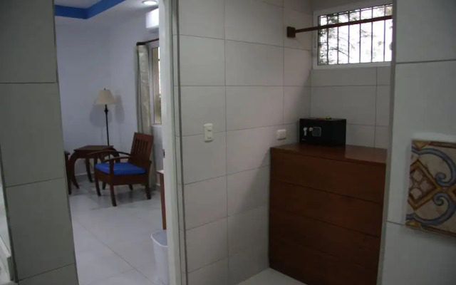 El Mirador Suites and Lounge