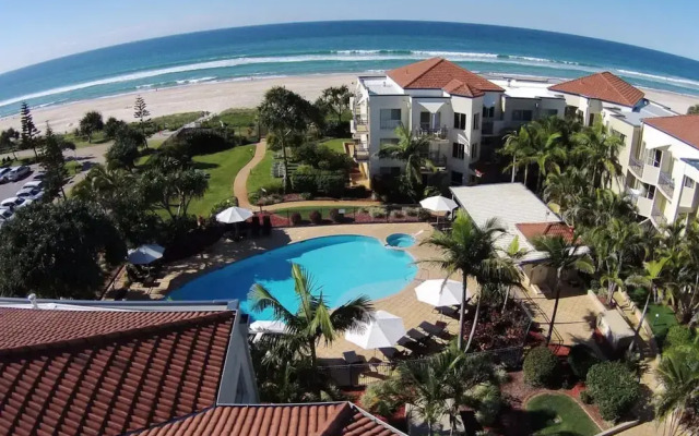 Beach Resort Ground Unit With Parking