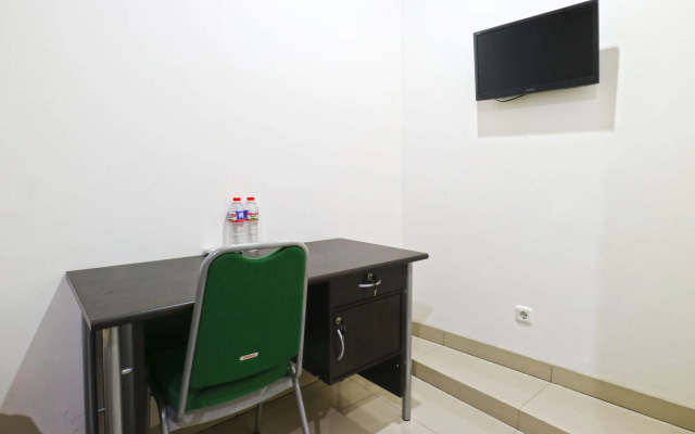 Saloka Guest House by ZUZU